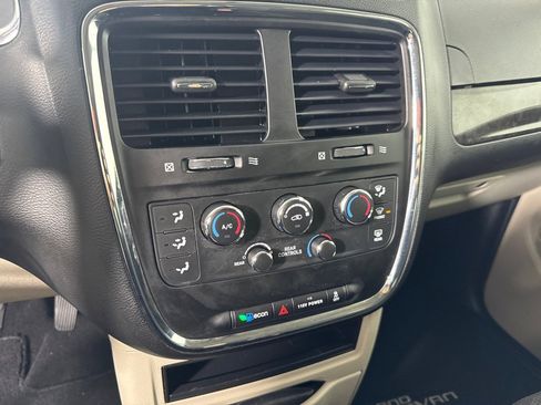 Used 2017 Dodge Grand Caravan SE w/ Power Window Group image 17