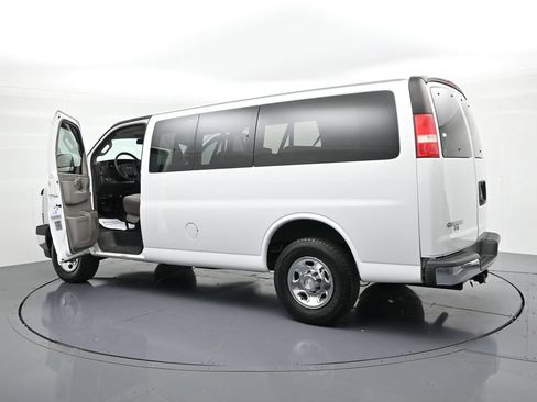 Used 2018 Chevrolet Express 3500 LT w/ LT Preferred Equipment Group RWD image 22