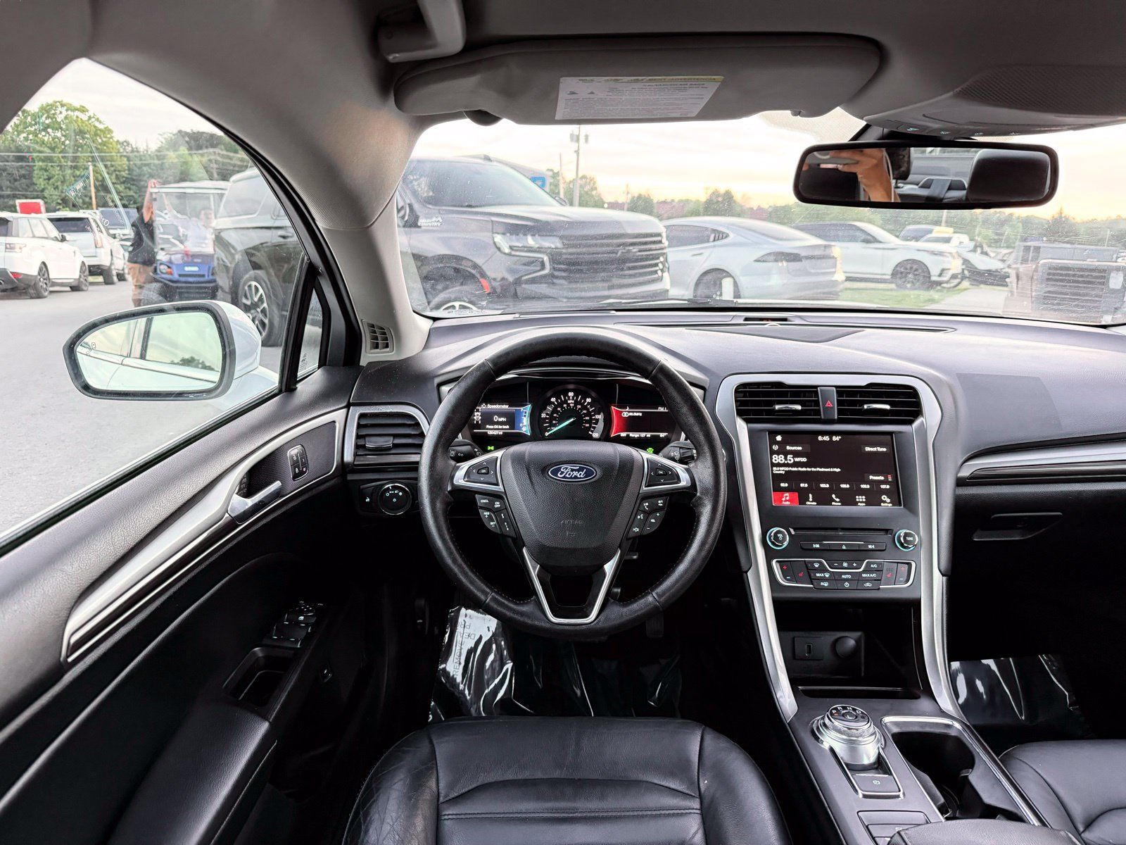 Used 2018 Ford Fusion SE w/ Equipment Group 602A FWD image 25