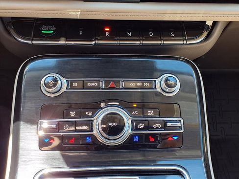 Used 2023 Lincoln Nautilus Reserve w/ Luxury Package image 12