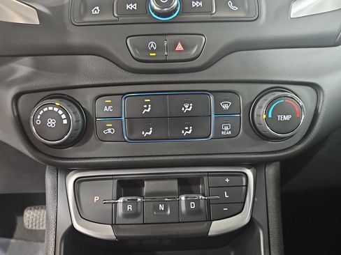 Used 2023 GMC Terrain SLE w/ LPO, Floor Liner Package AWD/4WD image 25