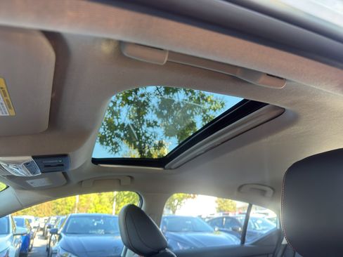 New 2025 Nissan Sentra SR image 30