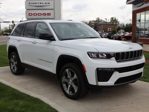 Used 2026 Jeep Grand Cherokee Limited AWD/4WD image 3