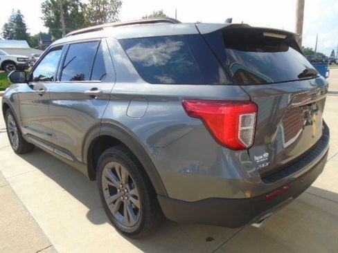 Used 2024 Ford Explorer XLT w/ Equipment Group 202A AWD/4WD image 4