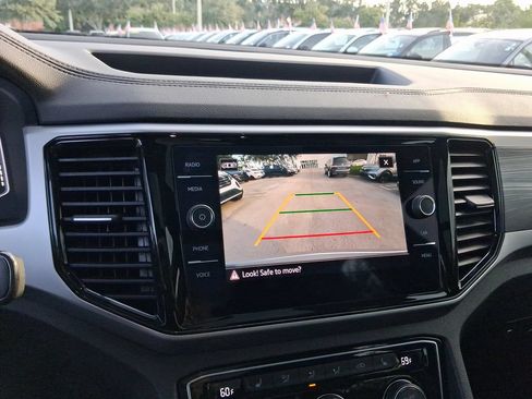 Certified 2023 Volkswagen Atlas Cross Sport SE w/ Panoramic Sunroof Package FWD image 24