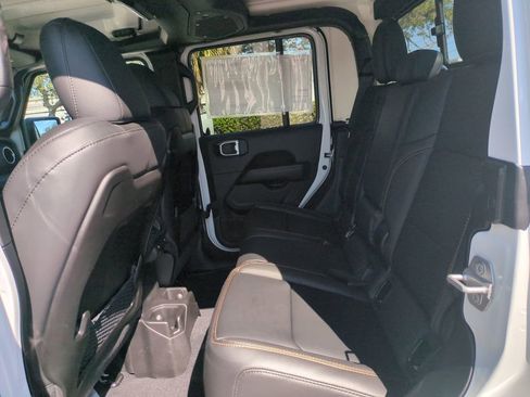 New 2026 Jeep Gladiator Sahara image 15