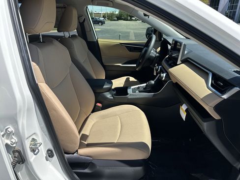 Certified 2025 Toyota RAV4 LE AWD/4WD image 33