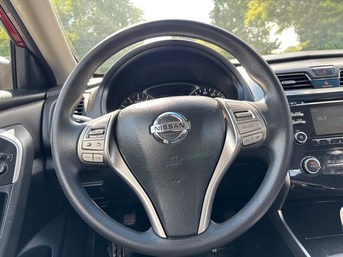 Used 2014 Nissan Altima 2.5 S w/ Display Audio Package FWD image 13