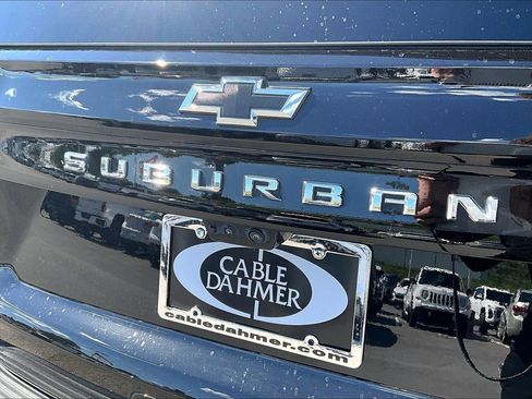 Used 2025 Chevrolet Suburban High Country AWD/4WD image 31