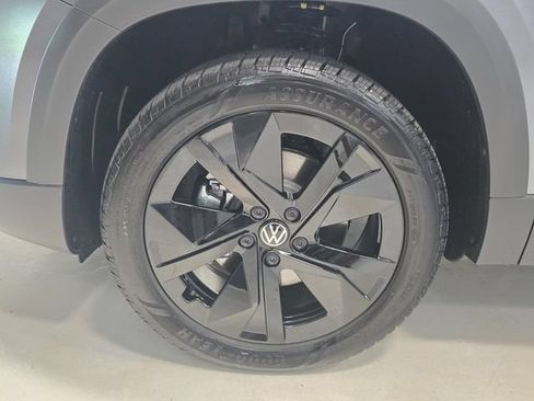 New 2026 Volkswagen Taos SE FWD image 11