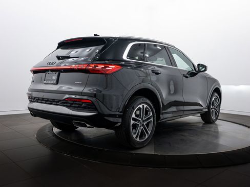 Certified 2025 Audi Q5 Premium w/ Convenience Package image 4