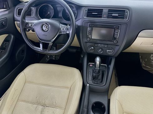 Used 2015 Volkswagen Jetta SE FWD image 17
