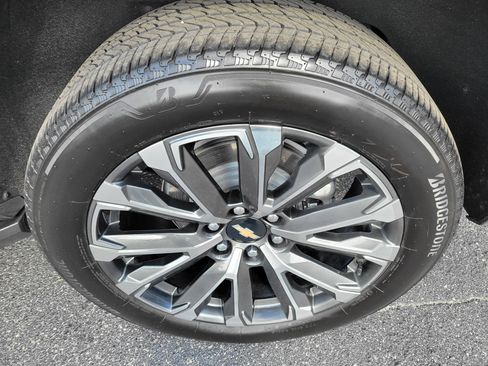 Certified 2025 Chevrolet Suburban High Country image 46