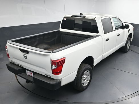 Used 2022 Nissan Titan S image 35