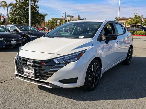 New 2025 Nissan Versa SR image 8