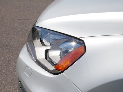 Used 2014 Volkswagen Touareg Sport image 15