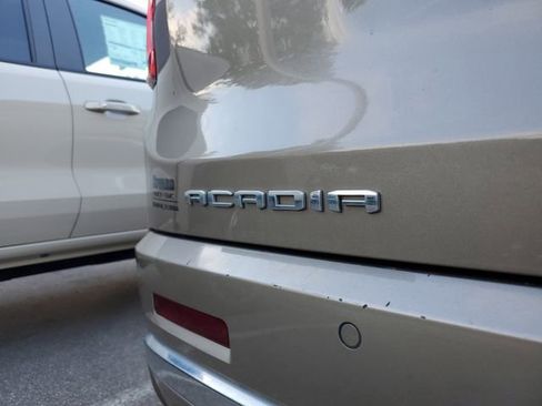Used 2023 GMC Acadia Denali w/ Denali Technology Package FWD image 7