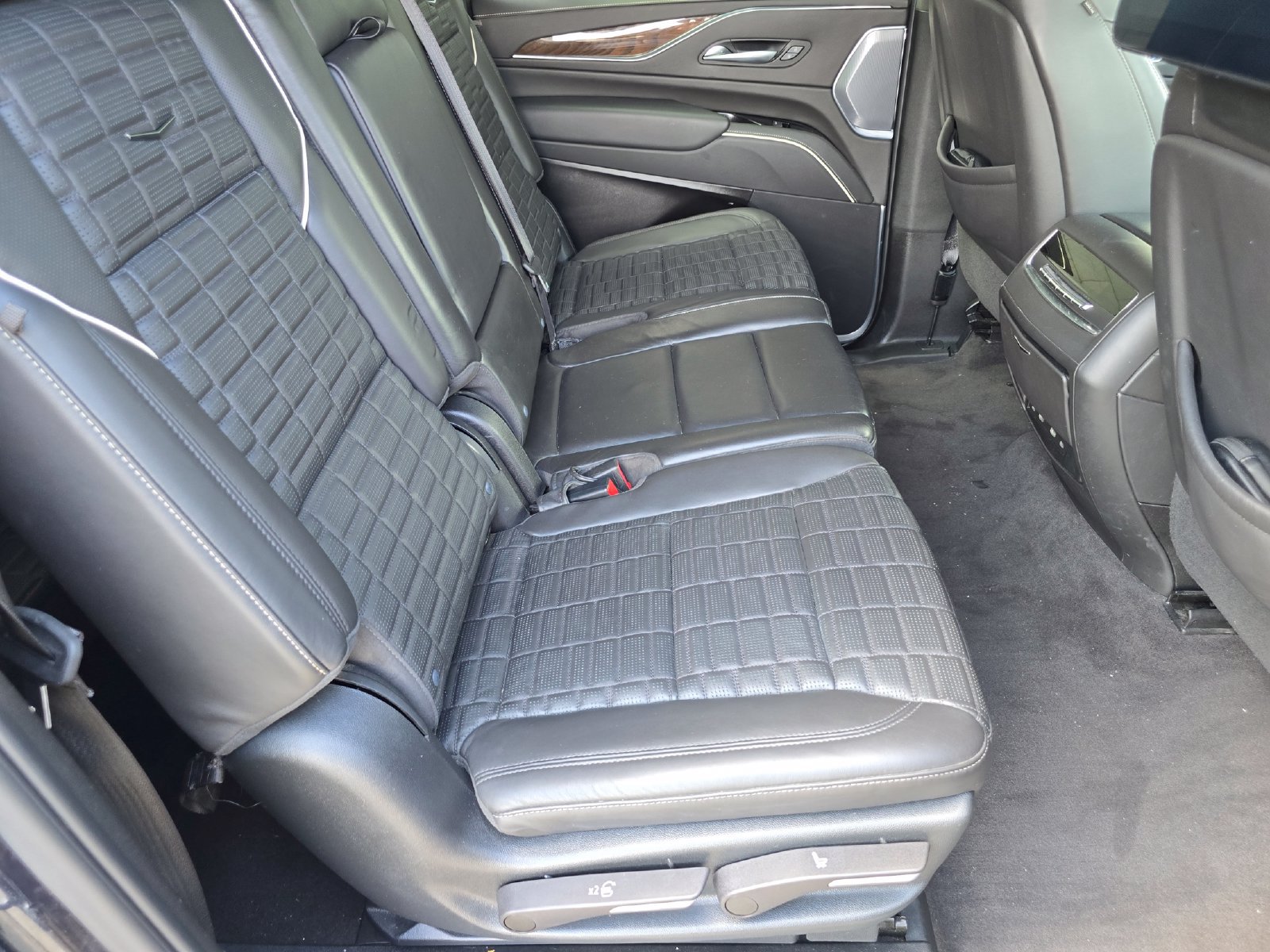 Used 2023 Cadillac Escalade ESV Premium Luxury Platinum w/ LPO, Floor Liner Package AWD/4WD image 26