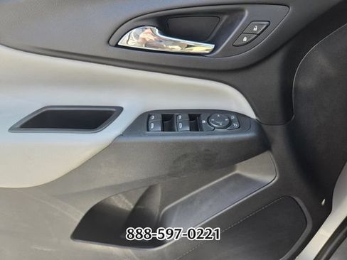 Used 2021 Chevrolet Equinox LS FWD image 31