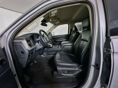 Used 2024 Ford Expedition XLT image 13