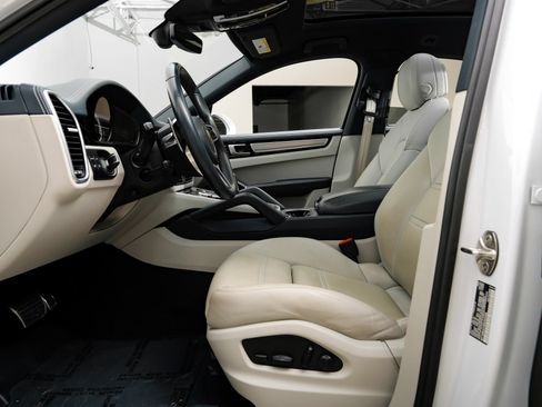 Used 2022 Porsche Cayenne S AWD/4WD image 4