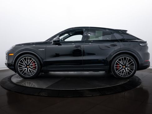 Certified 2025 Porsche Cayenne S image 2