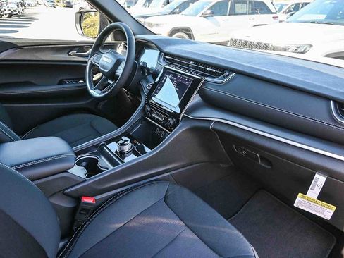 New 2025 Jeep Grand Cherokee Laredo image 20