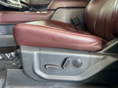 Used 2023 Ford Expedition Limited image 12