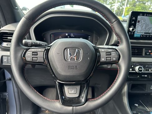 Used 2025 Honda Pilot Black Edition image 6