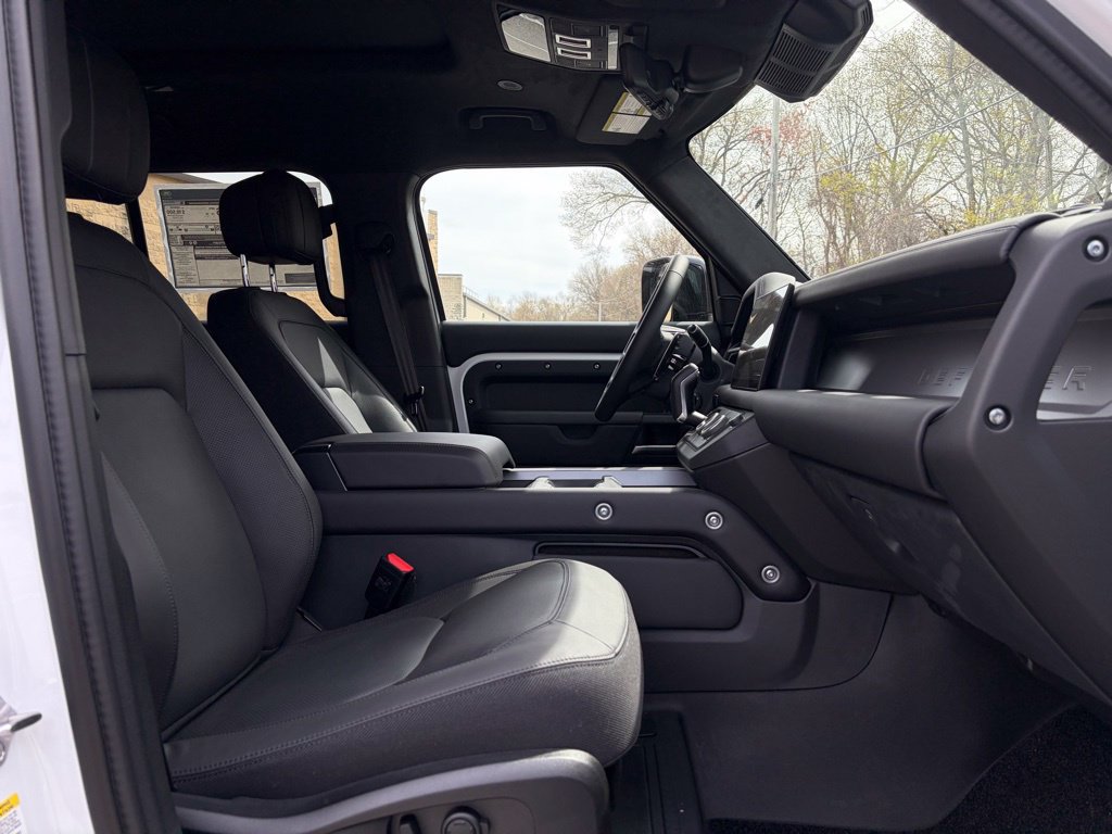 New 2025 Land Rover Defender 110 V8 AWD/4WD image 15