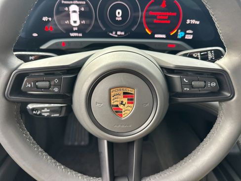 Used 2022 Porsche Taycan image 23