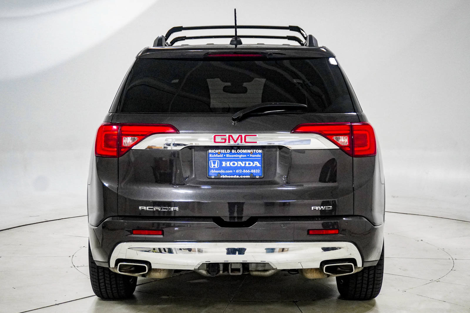 Used 2017 GMC Acadia Denali w/ Technology Package AWD/4WD image 6