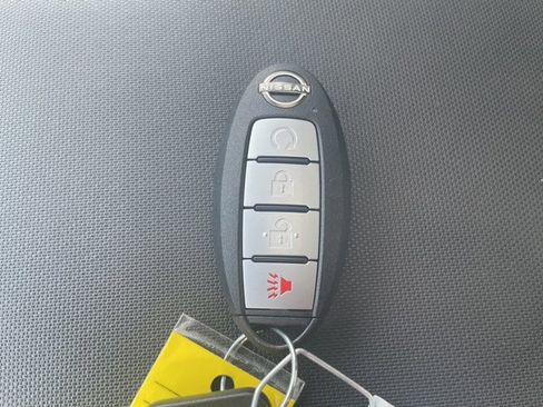 Used 2024 Nissan Frontier SL image 25