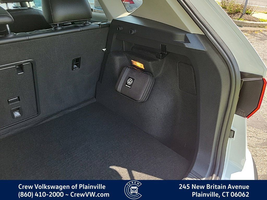 Certified 2023 Volkswagen Taos SE w/ Panoramic Sunroof Package AWD/4WD image 52