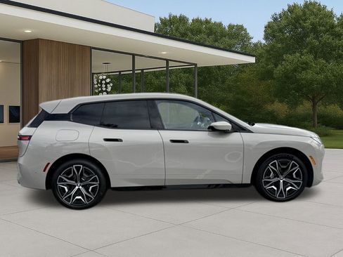 Used 2026 BMW iX xDrive45 w/ Climate Comfort Package image 7