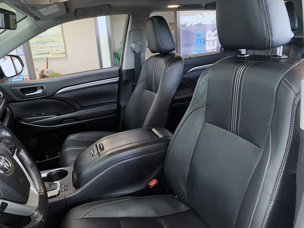 Used 2017 Toyota Highlander SE AWD/4WD image 9