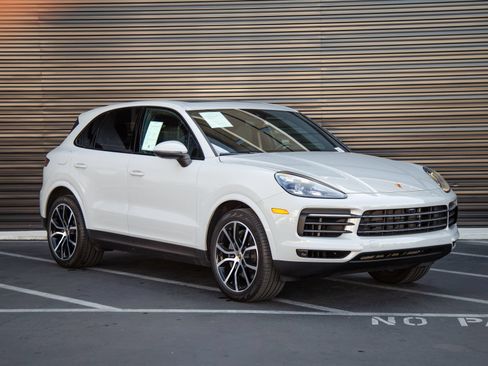 Certified 2023 Porsche Cayenne S Platinum AWD/4WD image 9