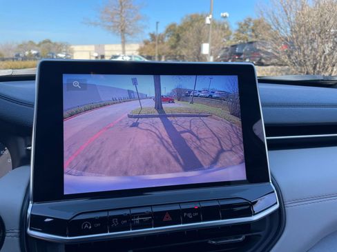 Used 2025 Jeep Compass Limited image 27