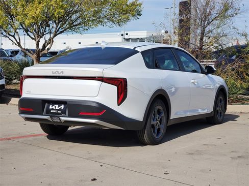 New 2025 Kia K4 LXS image 4