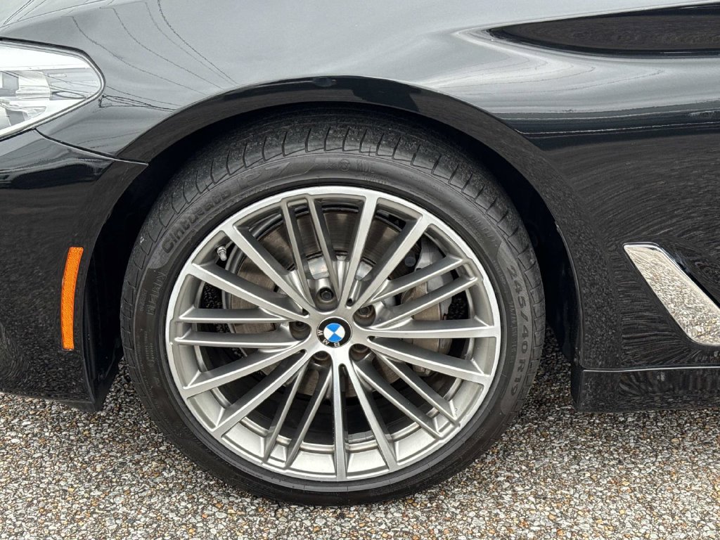 Used 2020 BMW 530i w/ Premium Package RWD image 4