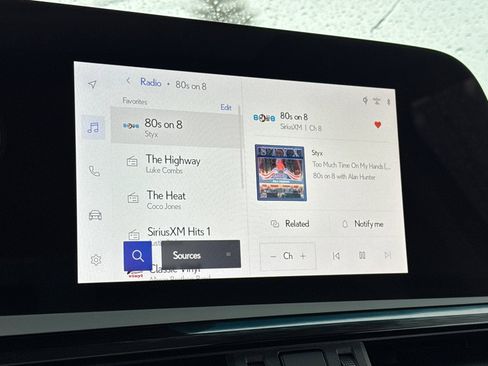 Used 2025 Lexus ES 300h w/ Premium Package image 19