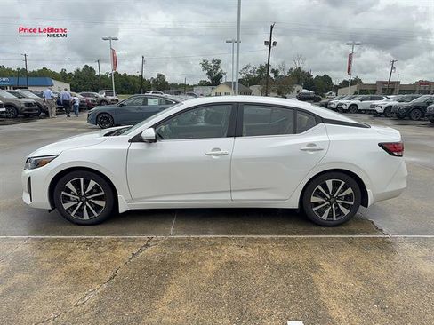Used 2024 Nissan Sentra SV w/ SV Premium Package FWD image 4