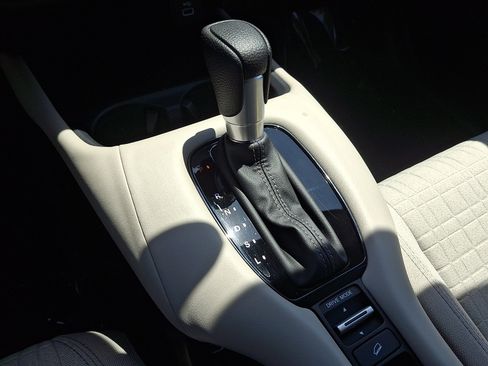Certified 2025 Honda HR-V LX image 14