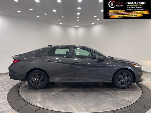 Used 2021 Hyundai Elantra SEL w/ Cargo Package FWD image 8