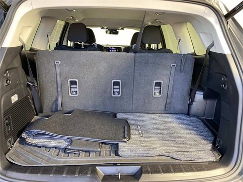 Used 2023 Subaru Ascent Premium w/ Convenience Package image 8