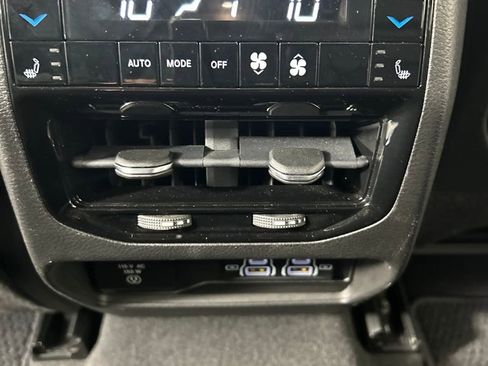 Used 2022 Jeep Grand Cherokee Summit w/ Luxury Tech Group V image 19