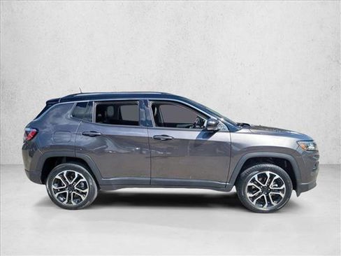 Used 2022 Jeep Compass Limited image 4