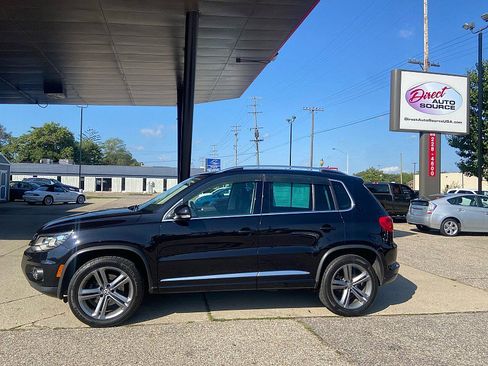 Used 2017 Volkswagen Tiguan Sport image 1