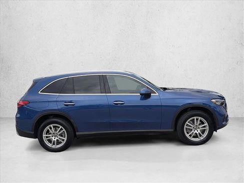 Used 2023 Mercedes-Benz GLC 300 image 4