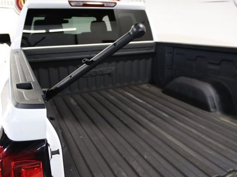 Used 2022 GMC Sierra 1500 AT4 image 16